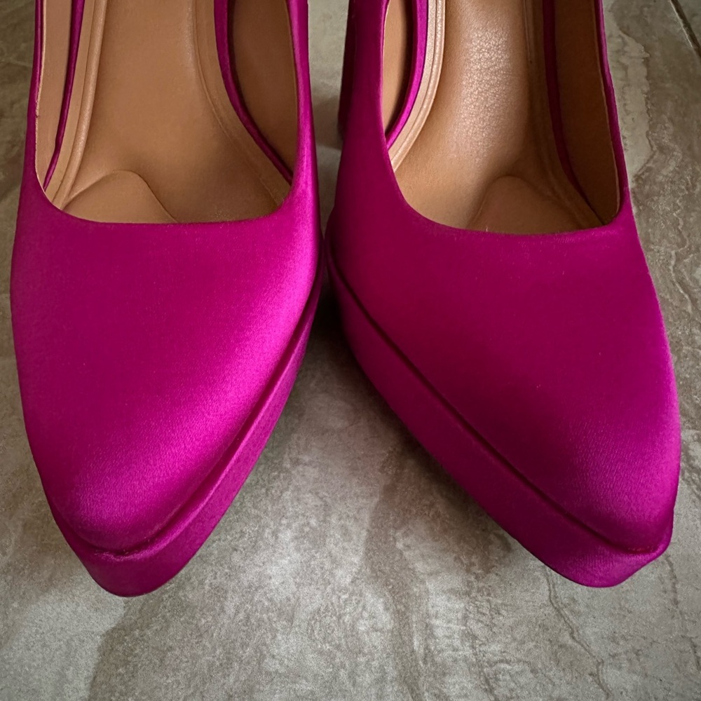 Jessica Simpson Hot Pink Platform Pumps - Picture 4 of 7
